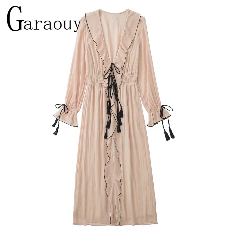 

Летнее платье-миди с длинным рукавом и деревянными ушками