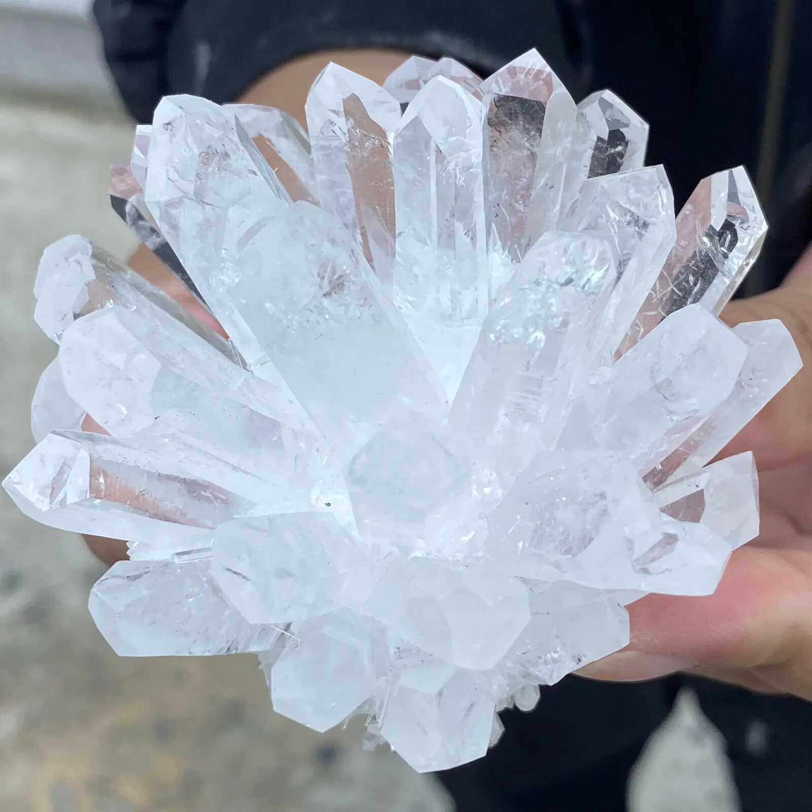 

Natural New Found White Crystal Cluster Energy Ore Home Office Decoration Craft Gifts Mineral Demagnetization Aquarium Ornaments