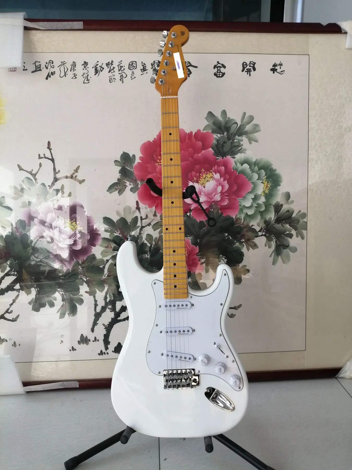 

White ST electric guitar, maple fingerboard, high-quality high-end, quality first, without any modifications