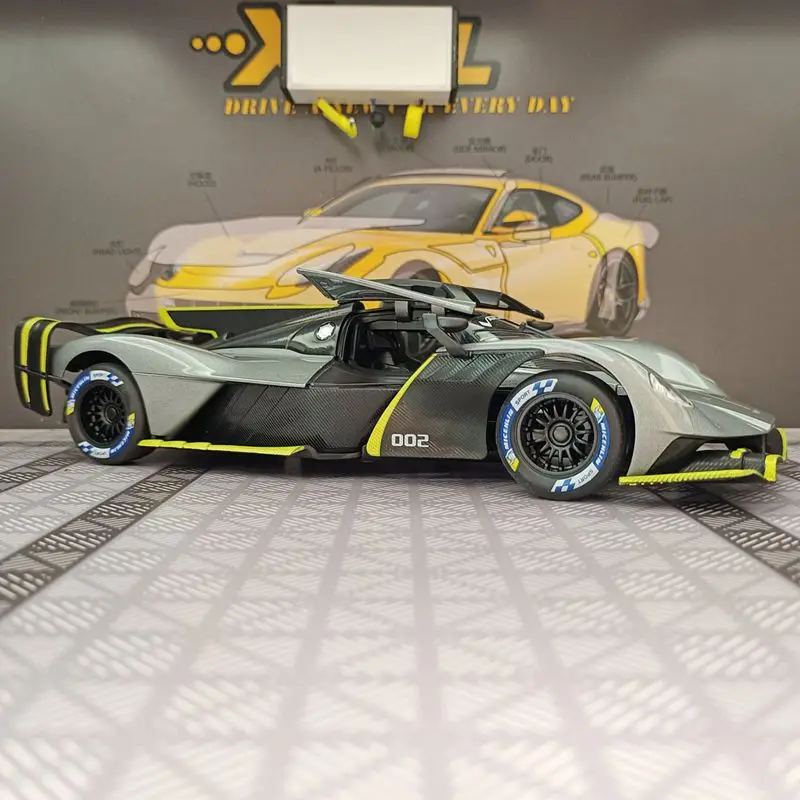 Фото Масштабная модель автомобиля Aston Martin Valkyrie 1:24 из сплава, коллекционная, с открывающимися дверями, звуком и светом, спортивный автомобиль, подарок №4