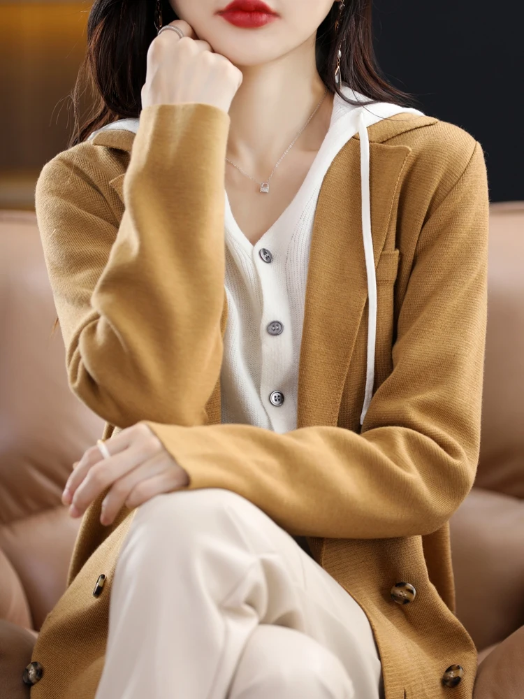 Рисунок 4 - Женская осенне-зимняя трикотажная