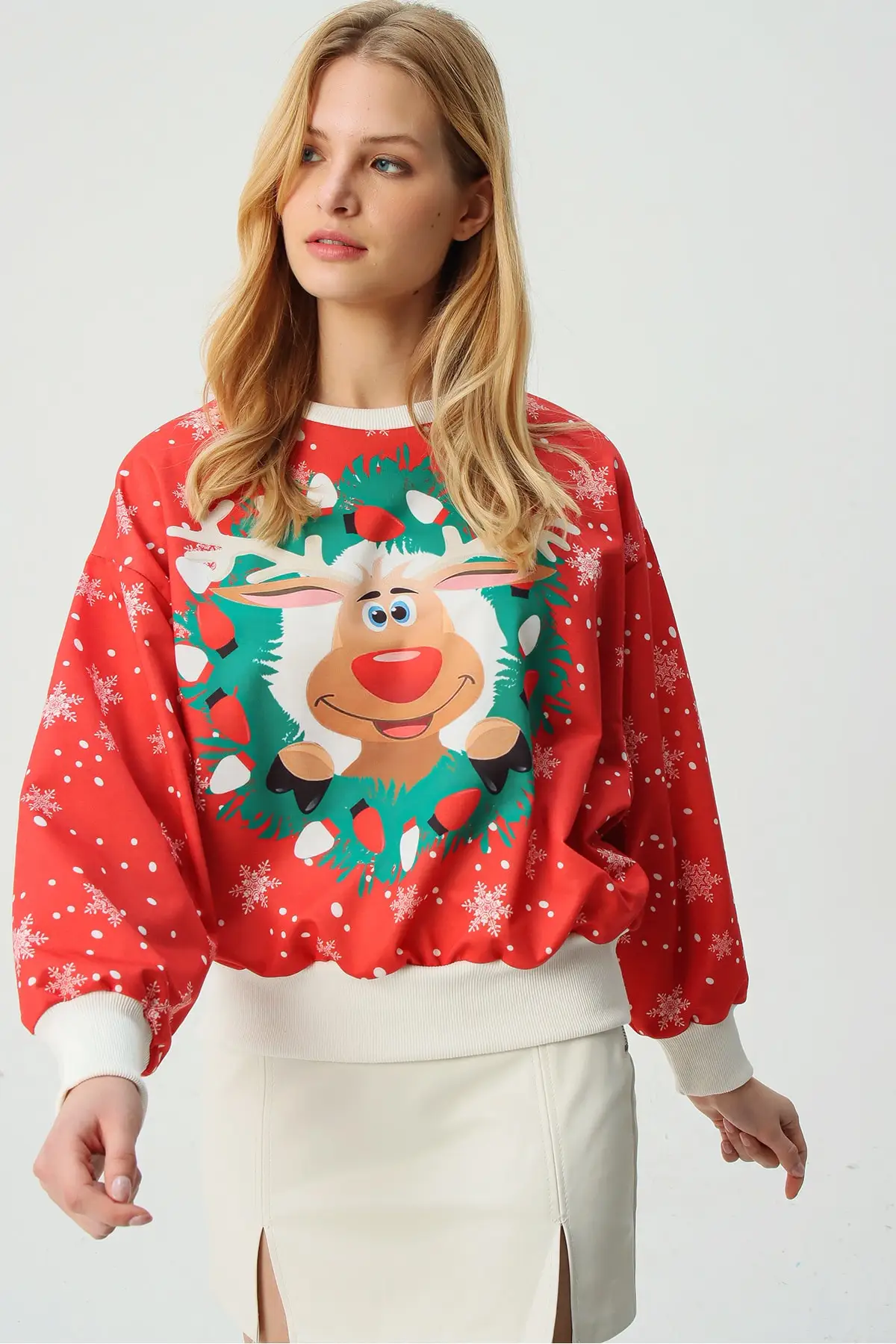 

Женская Красная толстовка с круглым вырезом и цифровым принтом