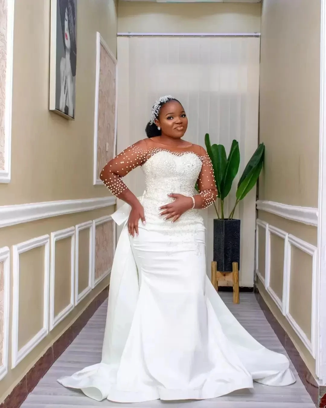 Свадебное платье русалки больших размеров с жемчугом и съемным шлейфом расшитое