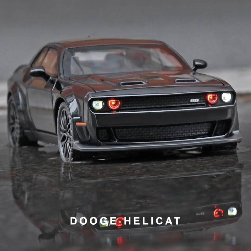 

1:32 Dodge Challenger Hellcat Redeye Alloy Muscle Car Model Sound and Light Children's Toy Collectibles Birthday gift