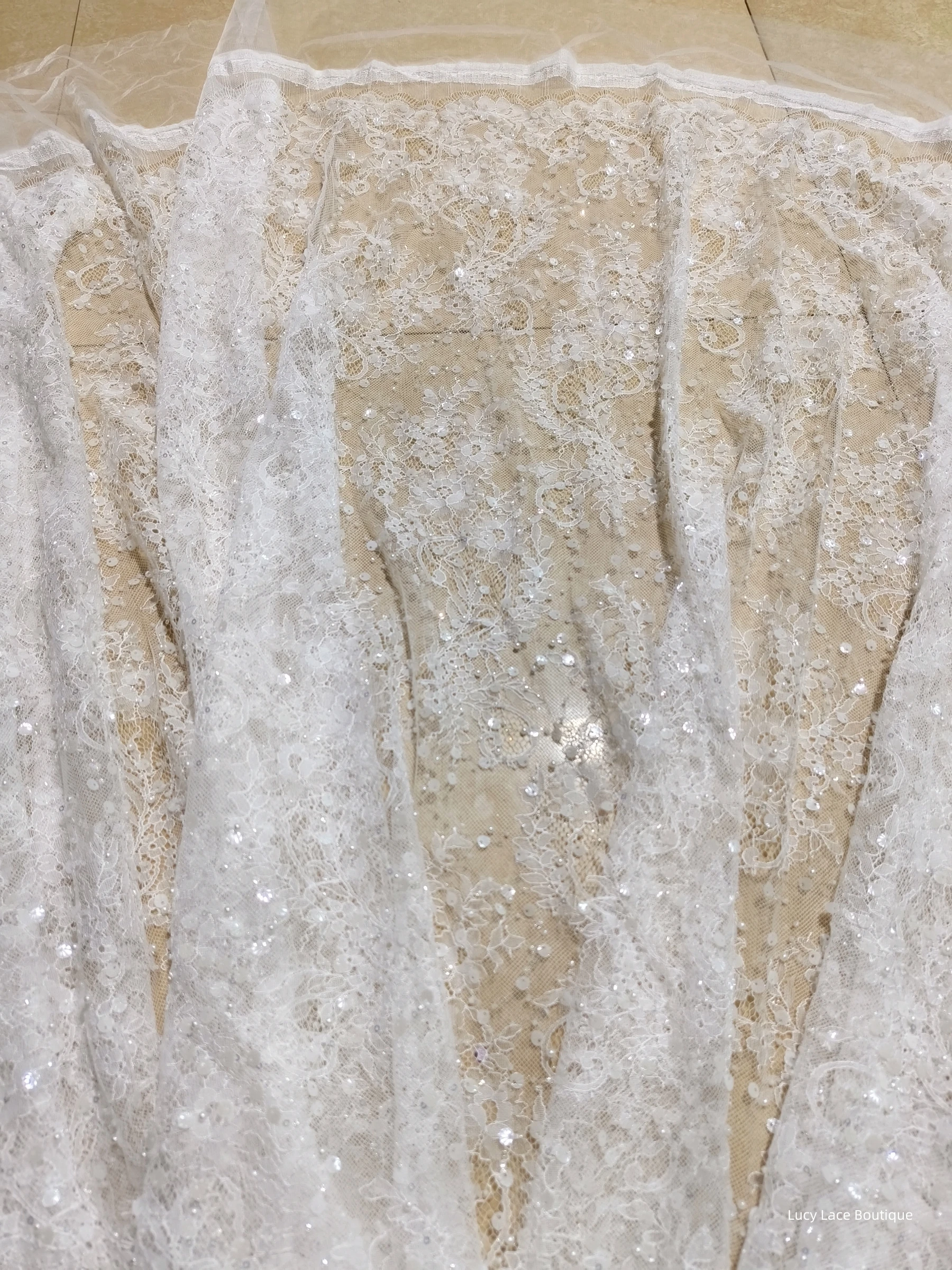 Французское кружево Шантильи с бусинами и блестками Ширина 1 5 м длина 3 белое для
