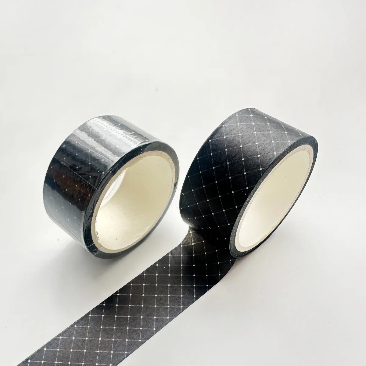 

Черно-белая текстурированная клейкая лента Washi 20 мм x 5 м