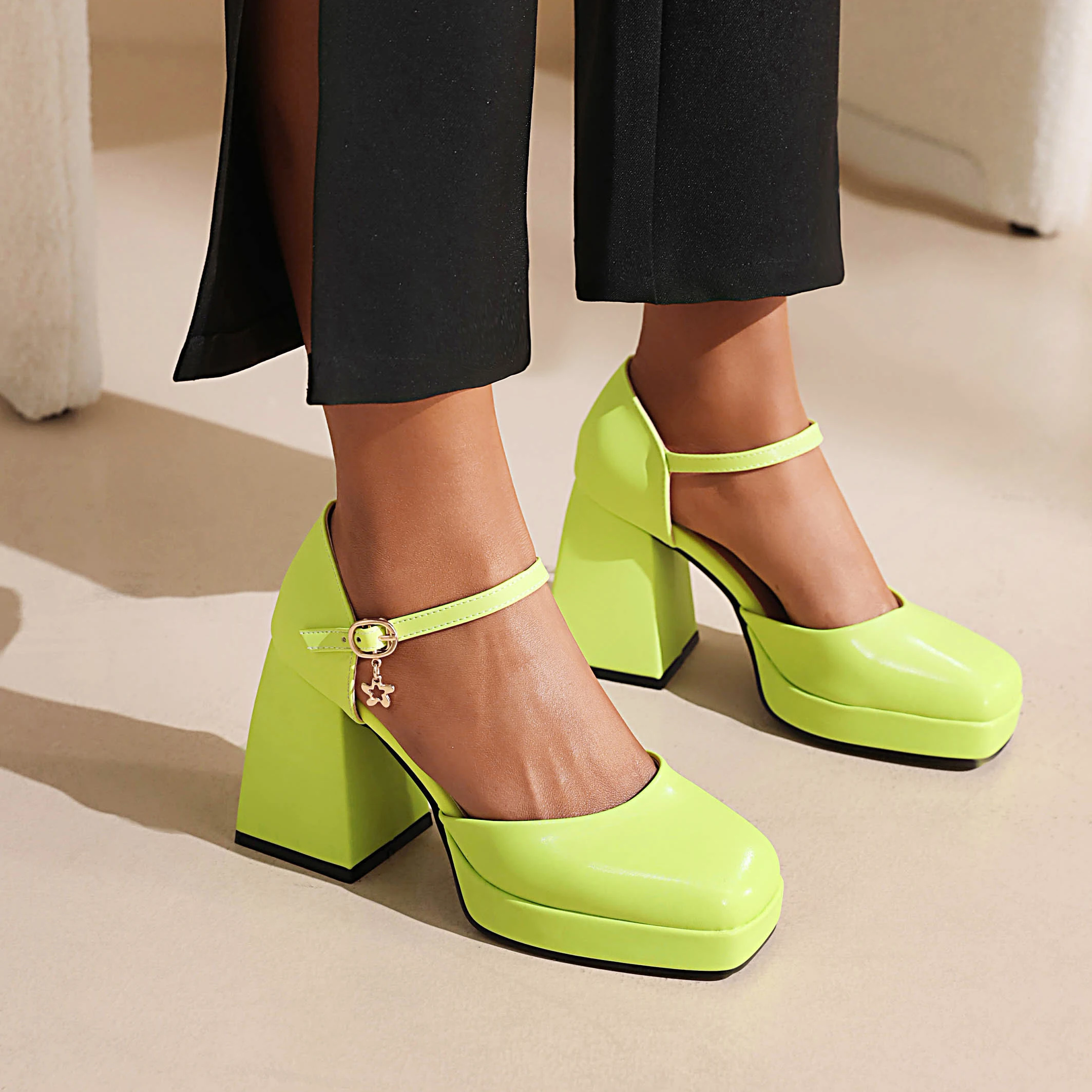 

Women's high heels, thick heels, sandals, fashionable lace up sandals