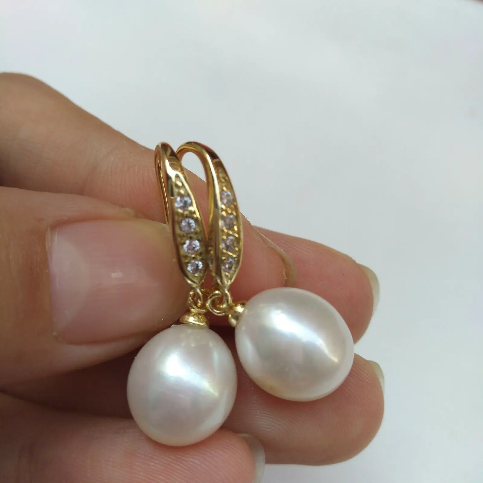 

AAA+ 9.2x11.6mm white South Sea Lever Back Earrings