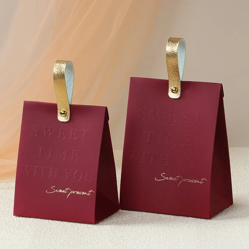 

Картонная подарочная сумка для ювелирных изделий