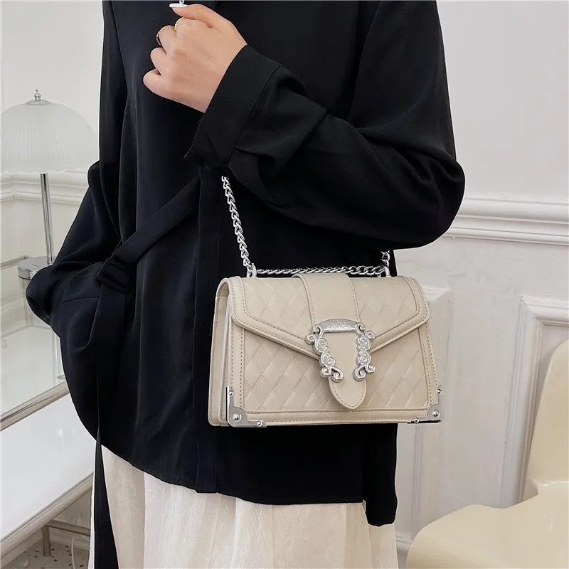 Western-style Women's Bag Quality Leather Shoulder Bags For Women Brand Messenge Retro Thread Heart Female Bag Chain Square Bags