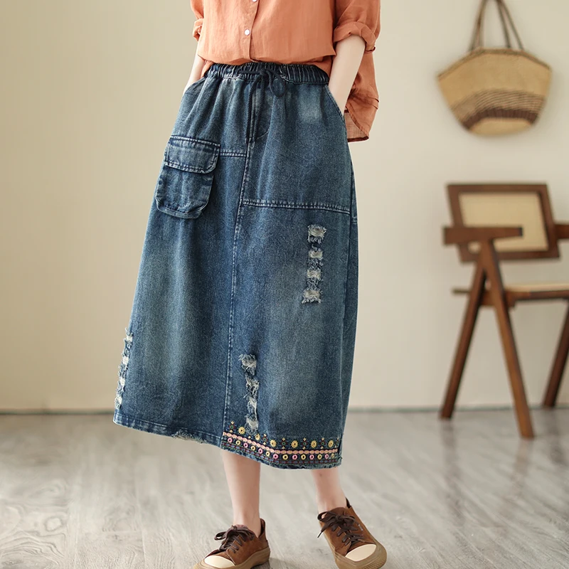 

2023 New Spring Simple Korean Fashion All-match Vintage Loose Embroidered Ripped Denim Mid Length A Line Skirt Z411