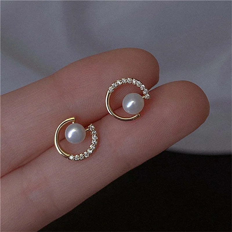 

Temperament Pearl Small Stud Earrings Women's Design Simple Flash Diamond Earrings Hollow Double C-shaped Cute Stud Earrings