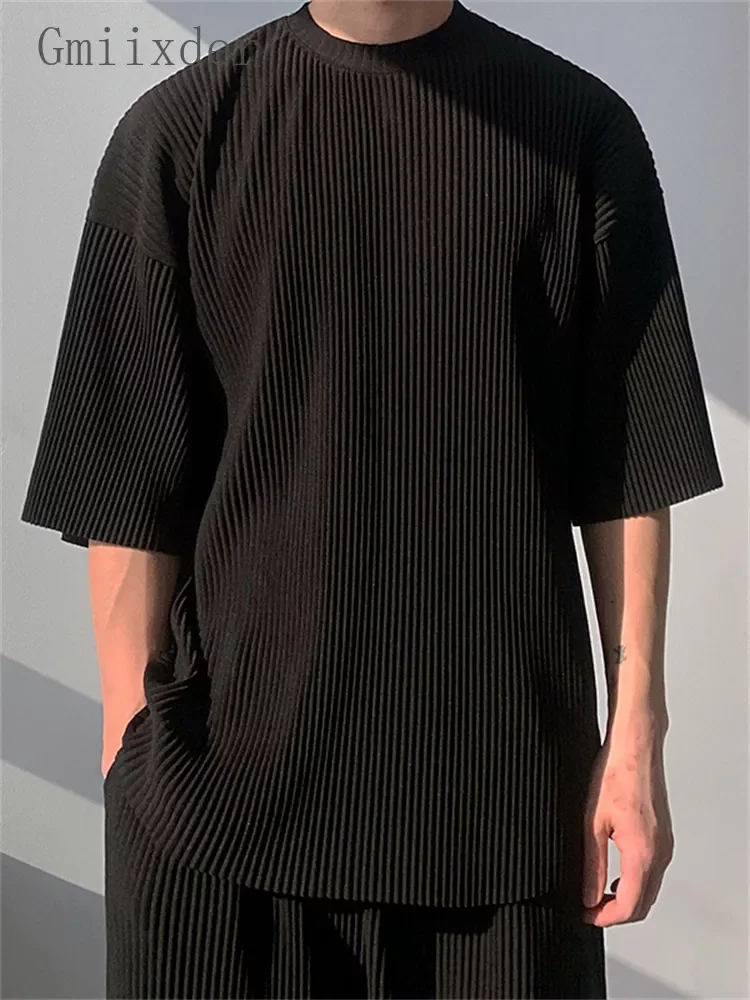 

2023NEW Pleated Short Sleeve Luxury T-shirt Japanese Loose Striped Pendant Half Sleeved Korean Trend Pleated O-neck T-shirt Men