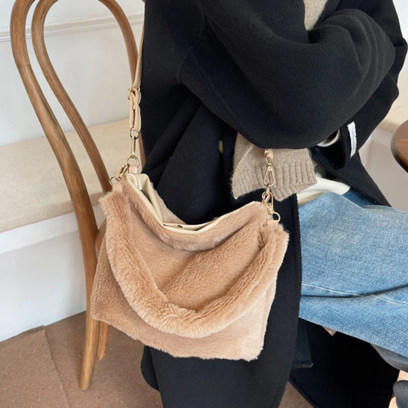 

2022 Women Handbag Small Bucket Plush Bag Women Fashion Simple Single Shoulder Messenger Bag Tote Bag
