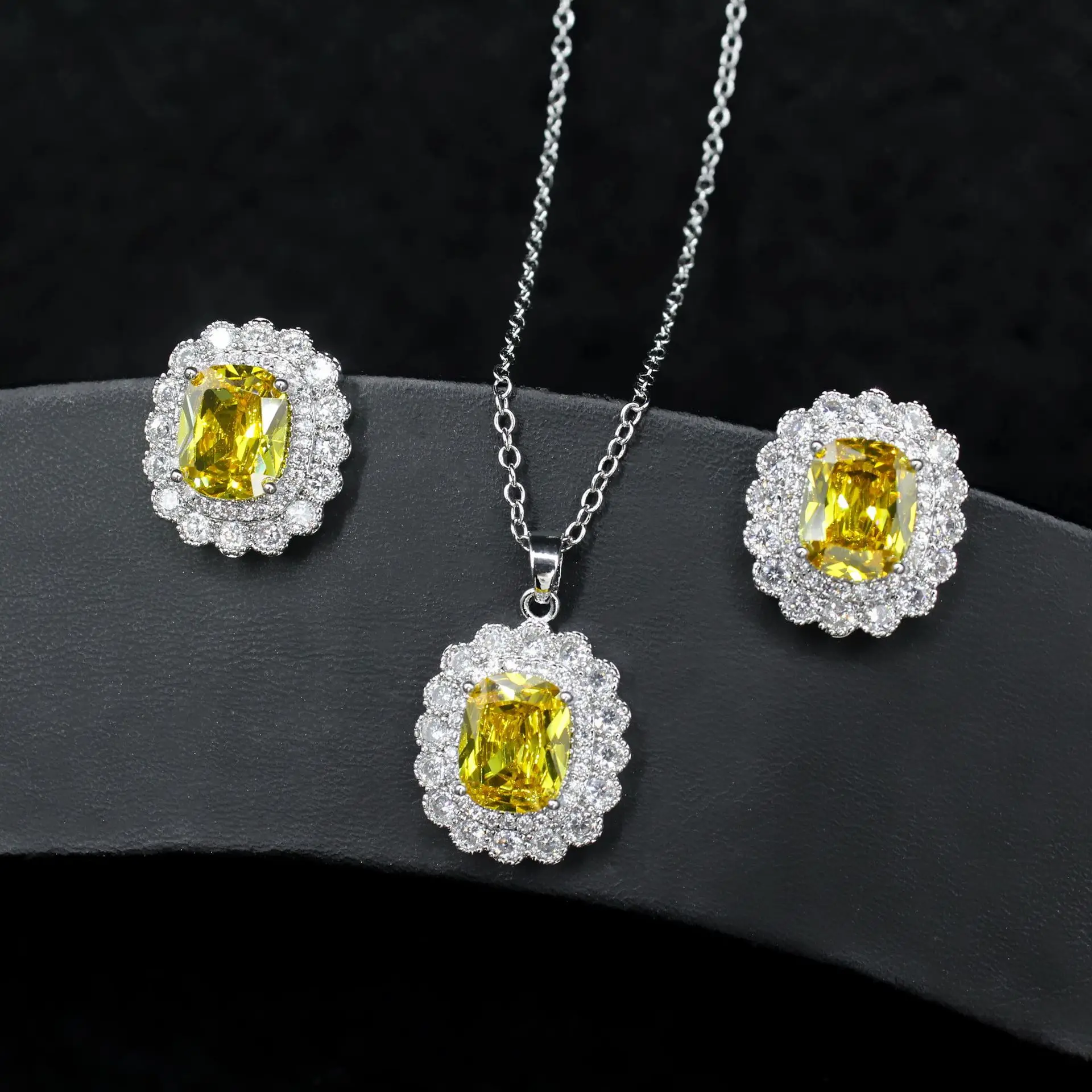 

Funmode Euramerican Explosion Sunflower Zircon Women's Necklace Earrings Simple Personality Micro-set Crystal Chain FS344