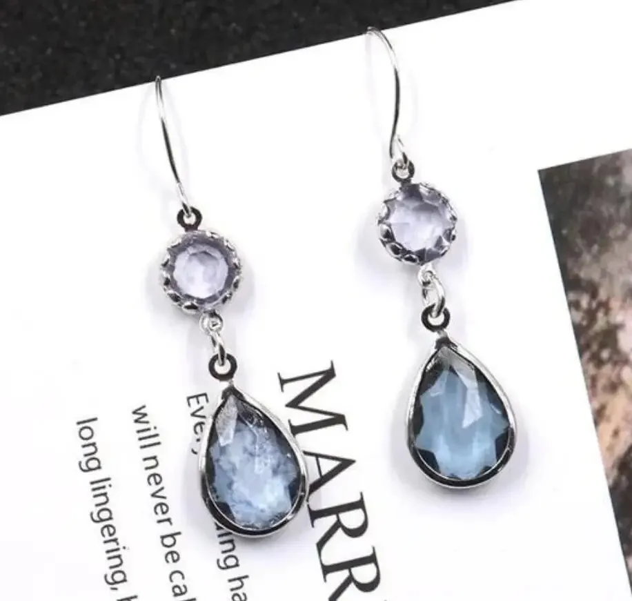 Классические винтажные висячие серьги синего цвета со стразами и каплями воды