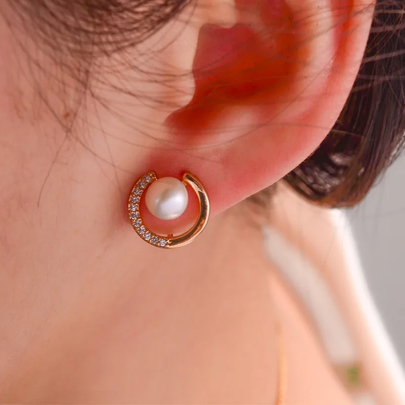 

WANGAIYAO new simple collocation of high fashion earrings imitation pearl micro-inset circle earrings female silver needle small
