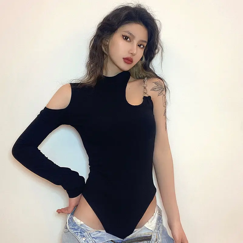 

Женское боди с открытыми плечами, черное Ажурное боди с цепочкой и одним рукавом, лето 2022