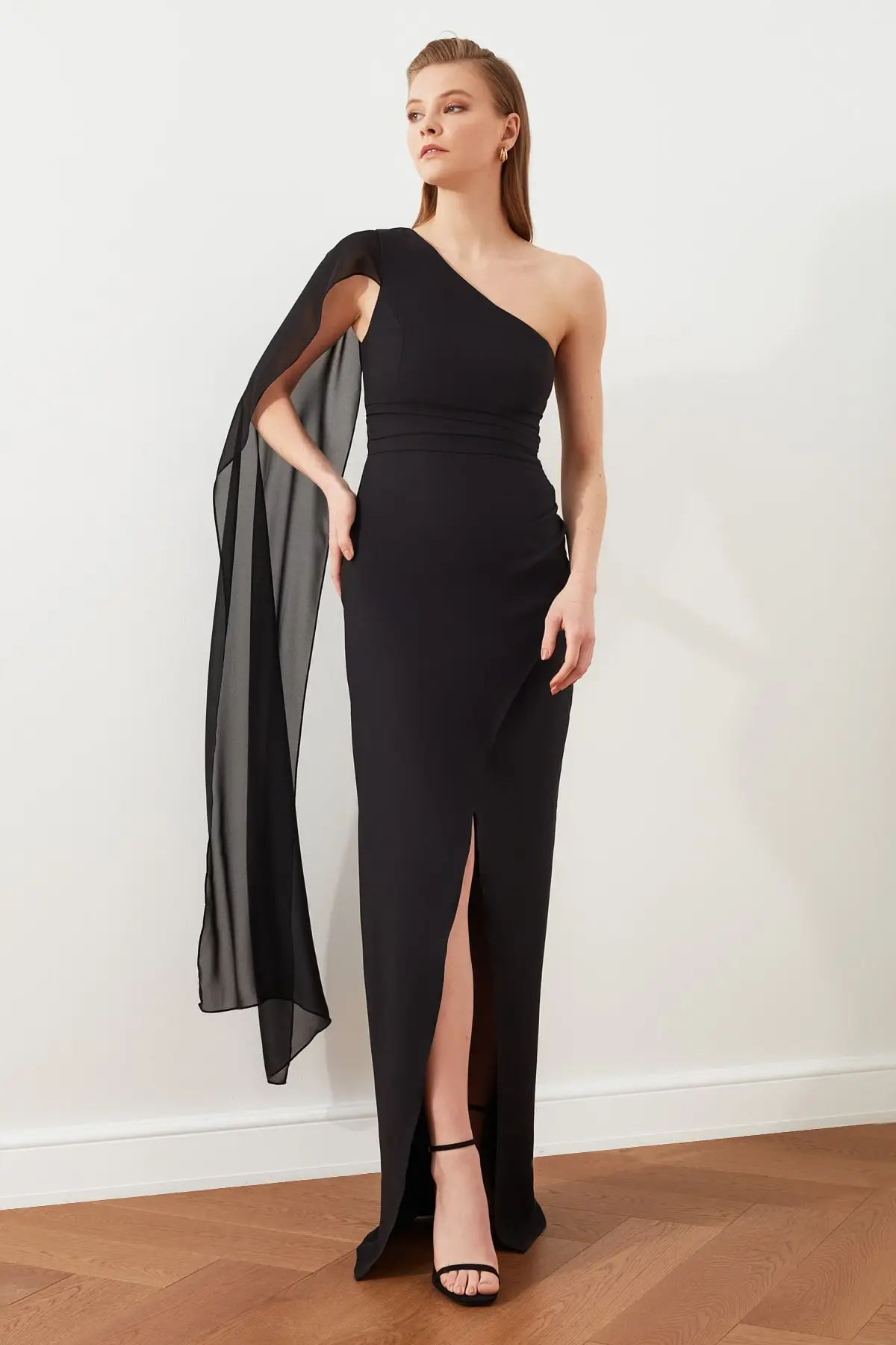 

Trendyol Sleeve Detail Evening & Prom Gown TPRSS21AE0267