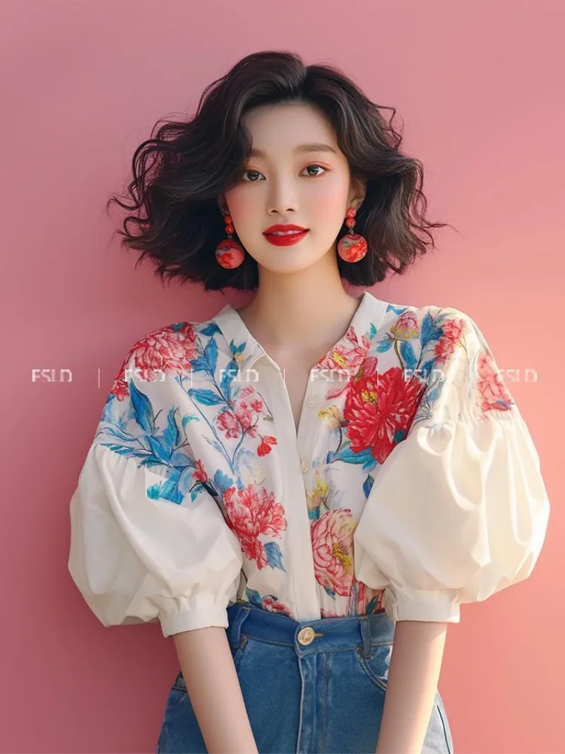 Блузка во французском стиле с объемными рукавами и цветочным узором. Новая