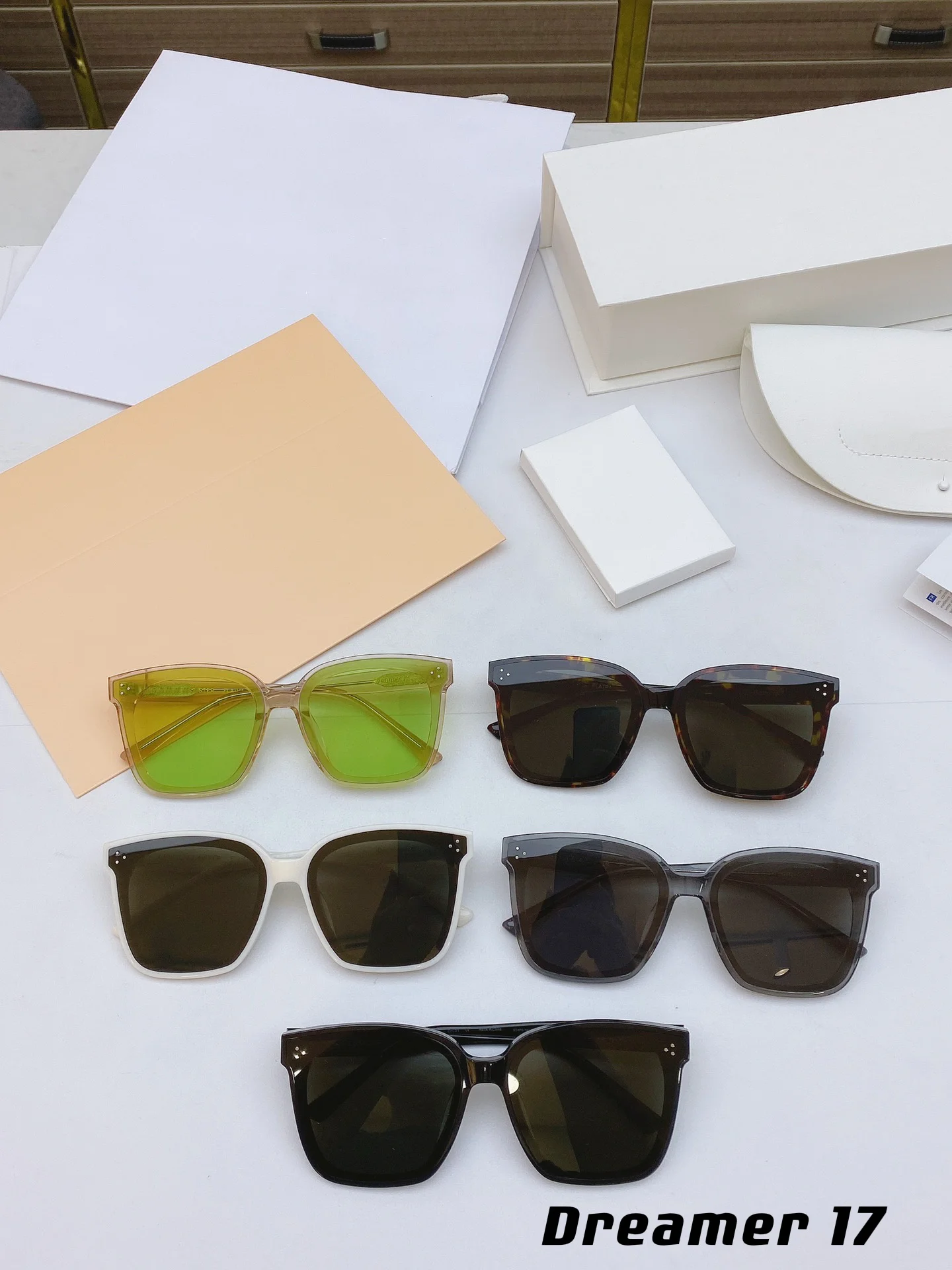 

New Brand GENTLE MONSTER Dreamer 17 Classic Men And Women Designer Square Frame Summer SunGlasses Fashion GM UV400 Protection