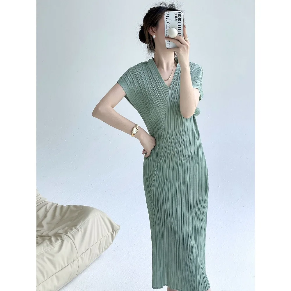 

Miyake Folds 2023 Summer New High-waisted Design Sense V-neck Slim Temperament Commuting Thin Dress Elegant Simple Long Dresses