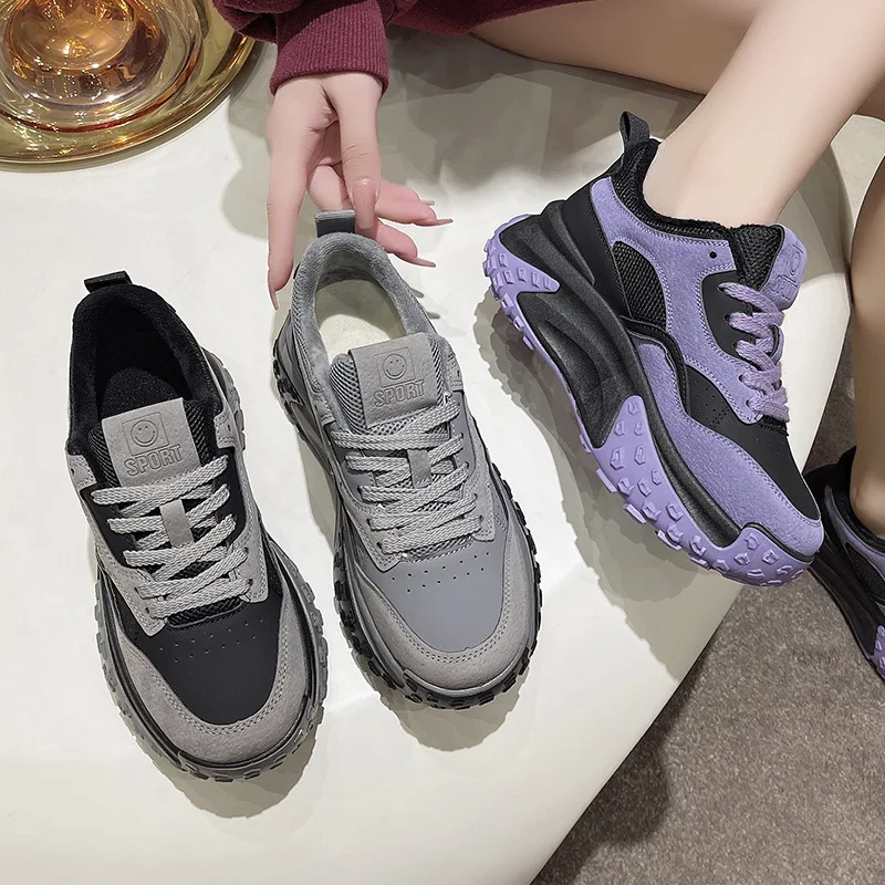 

Новинка Осень-зима 2023, модная Винтажная обувь на платформе с бархатной подкладкой, спортивная обувь с круглым носком, повседневная женская ...