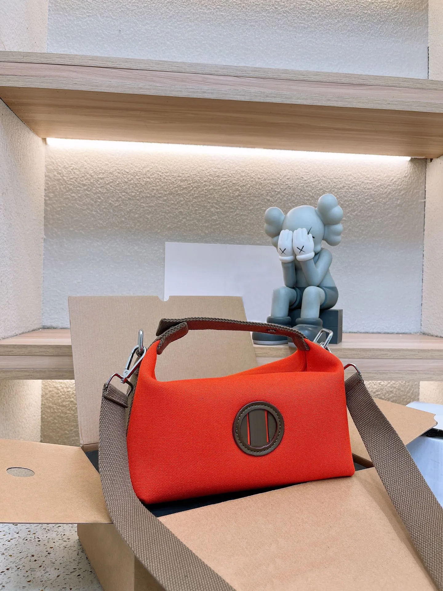 

2024 New Fashion Casual Canvas Handbag Makeup Toiletry Bag Designer Senior Quality Women'S Single Shoulder Crossbody Bag