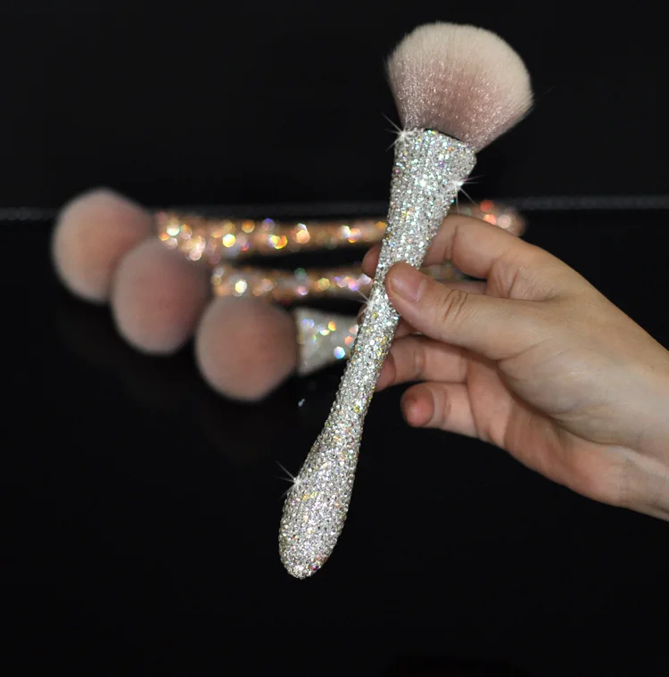 

Diamond-encrusted Makeup Brush Goblet Small Waist Large-caliber Loose Powder Brush Diamond Blush Dust Brush Beauty Tool
