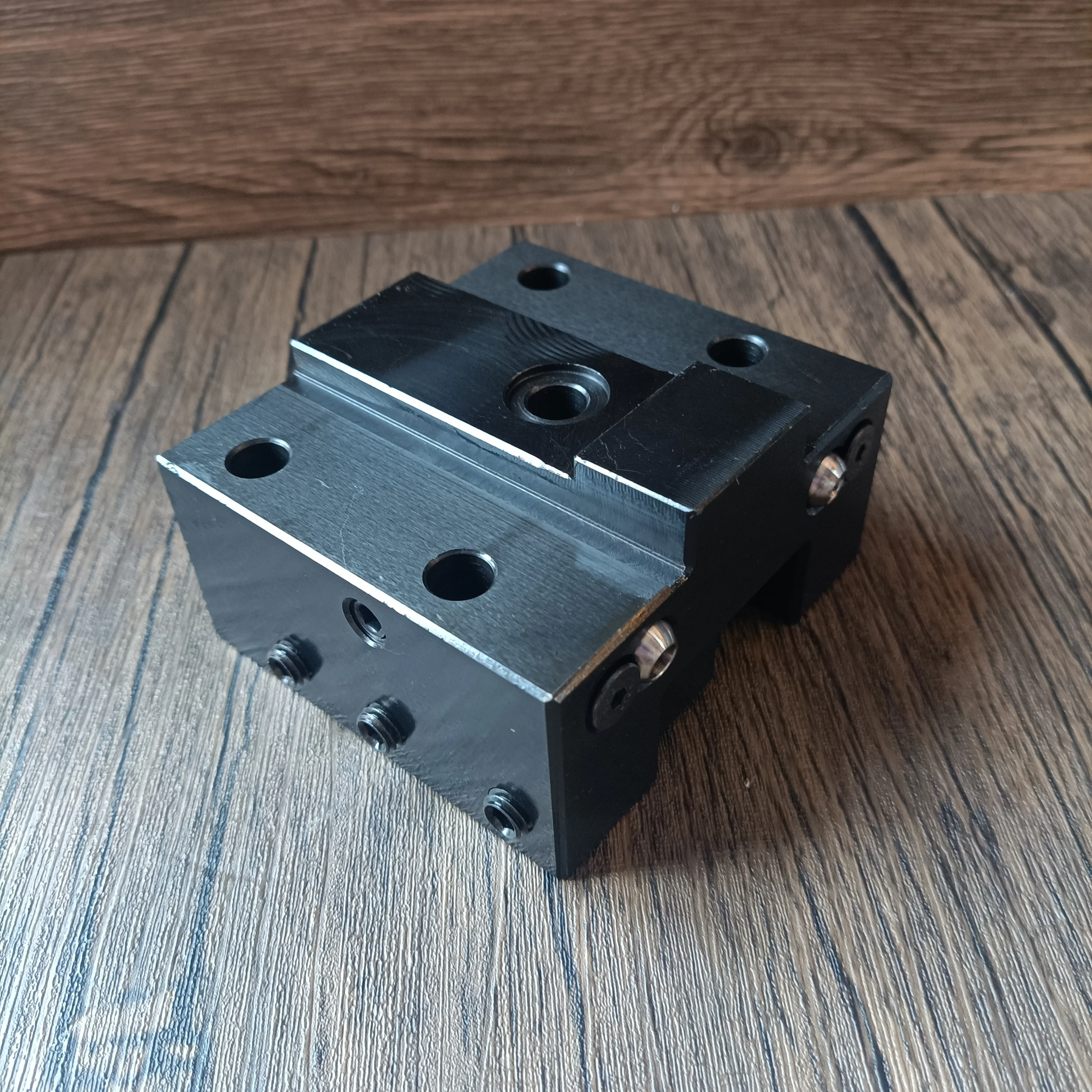 Держатель инструмента с фиксированным торцом для сервоприводной башни Hardinge CNC