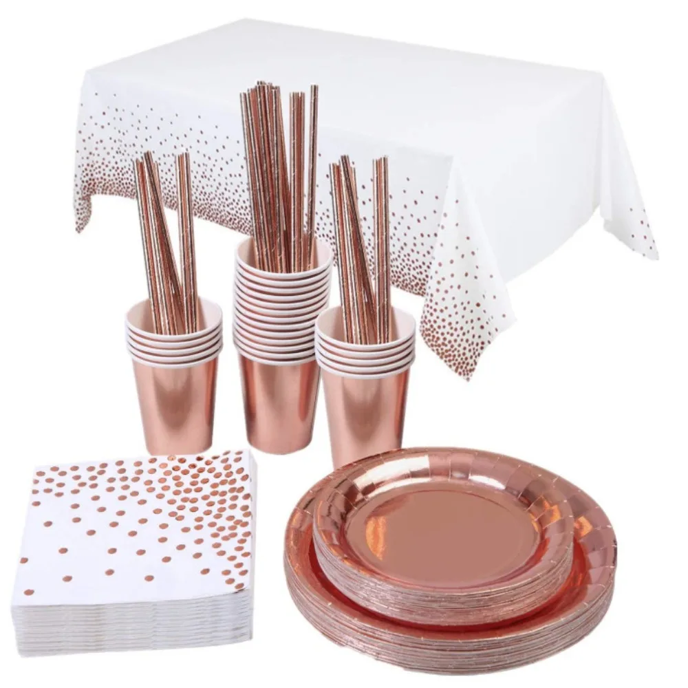 

Удобная одноразовая посуда из розового золота в горошек