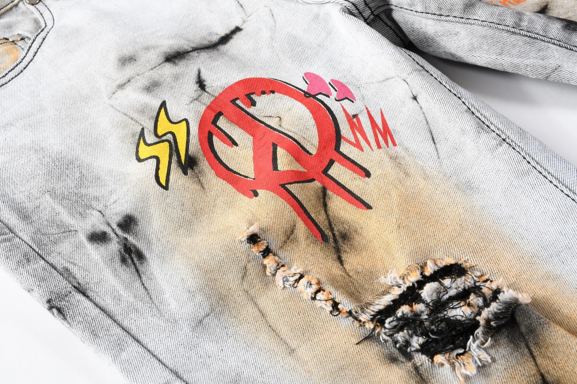 Men's 2022 Spring and Autumn New Hot Sale Street Hip-Hop Punk Smiley Case Print Graffiti Hole Grinding White Small Foot Jeans