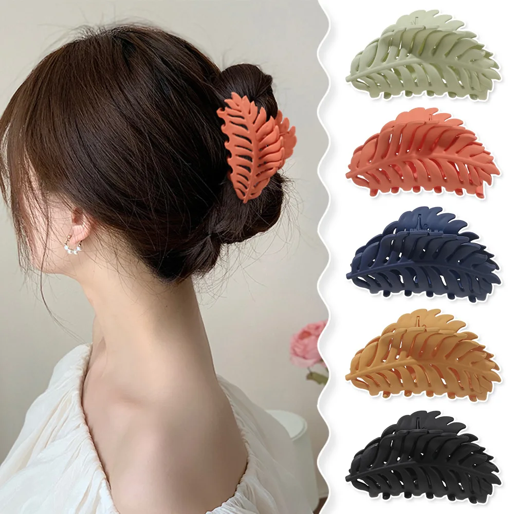 

Fashion Leaf Shaped Hair Claw Women Frosted Grab Clip Bun Female Solid Color Ponytail Hairpins Hair Accessories Styling Tools