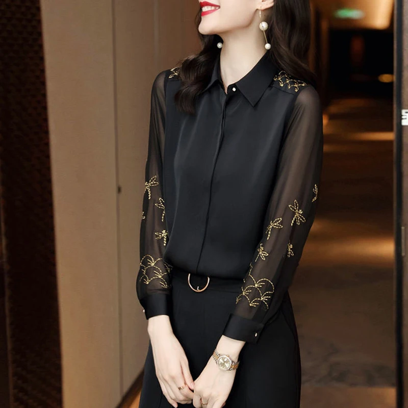 Рисунок 5 - Рубашка женская однотонная с вышивкой