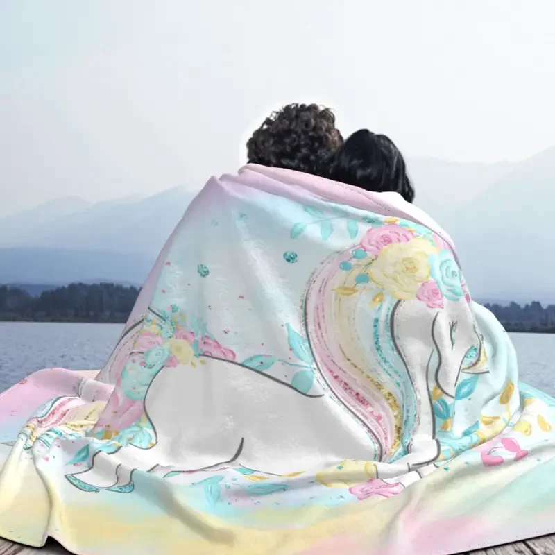 Розовое художественное одеяло с единорогом красочное флисовое украшение