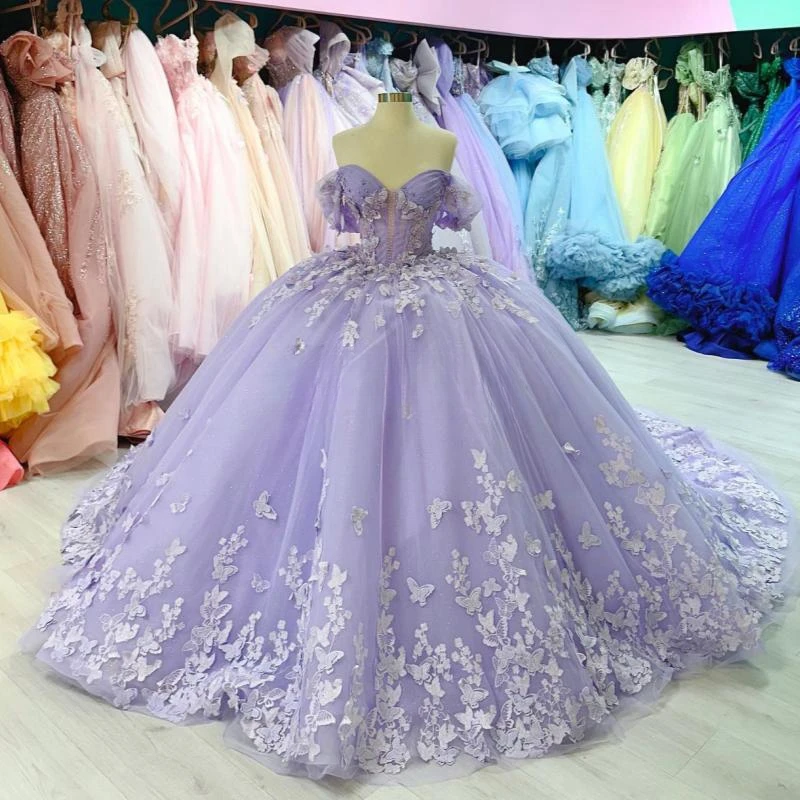 Сиреневое платье Quinceanera бальное с открытыми плечами и бантом украшенное бисером