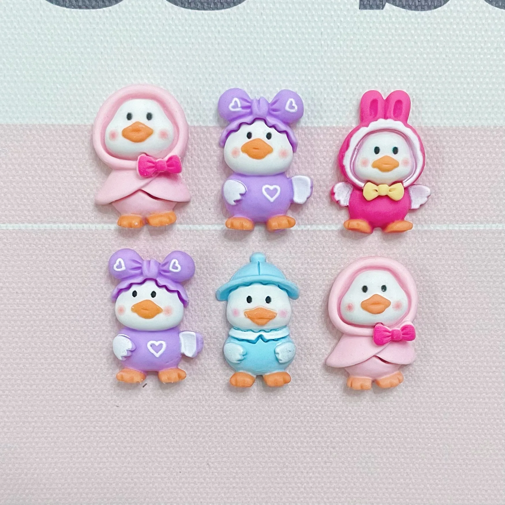 

Бесплатная доставка, 100 шт./лот, новинка, милые полимерные мини-заколки для волос с плоской задней стороной из мультфильма, Аксессуары для ук...