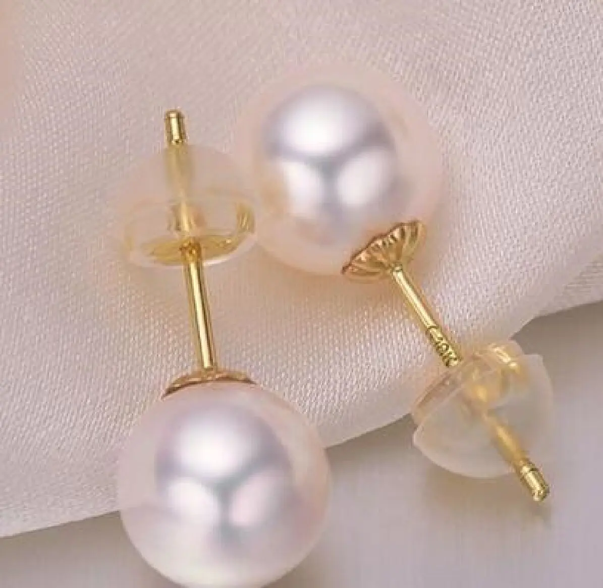 

noble jewelry pair of 10-11mm round south sea white pearl earring 18k gold