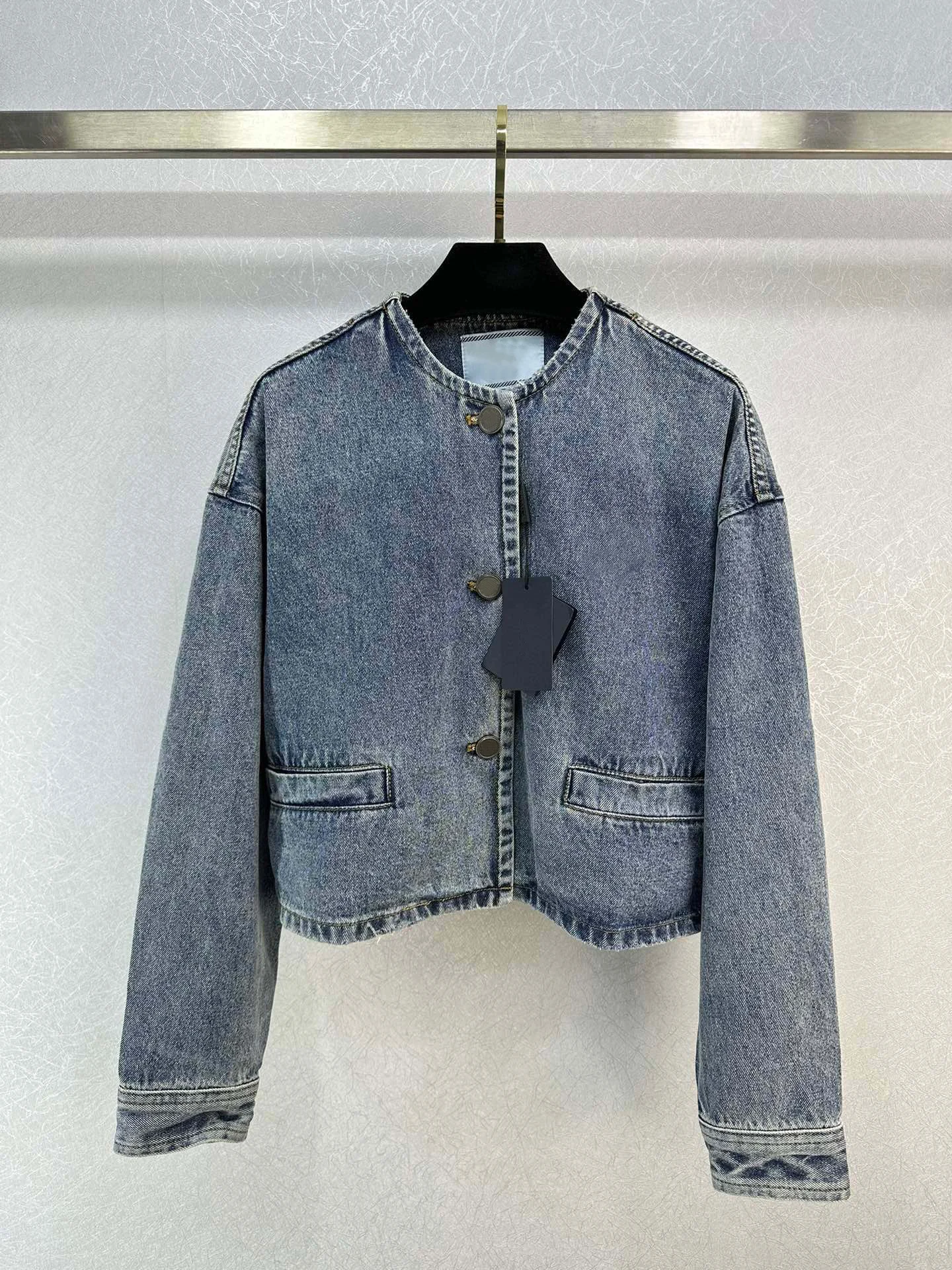 

202323 Early autumn new jacket can be sweet and salt age reduction single product713