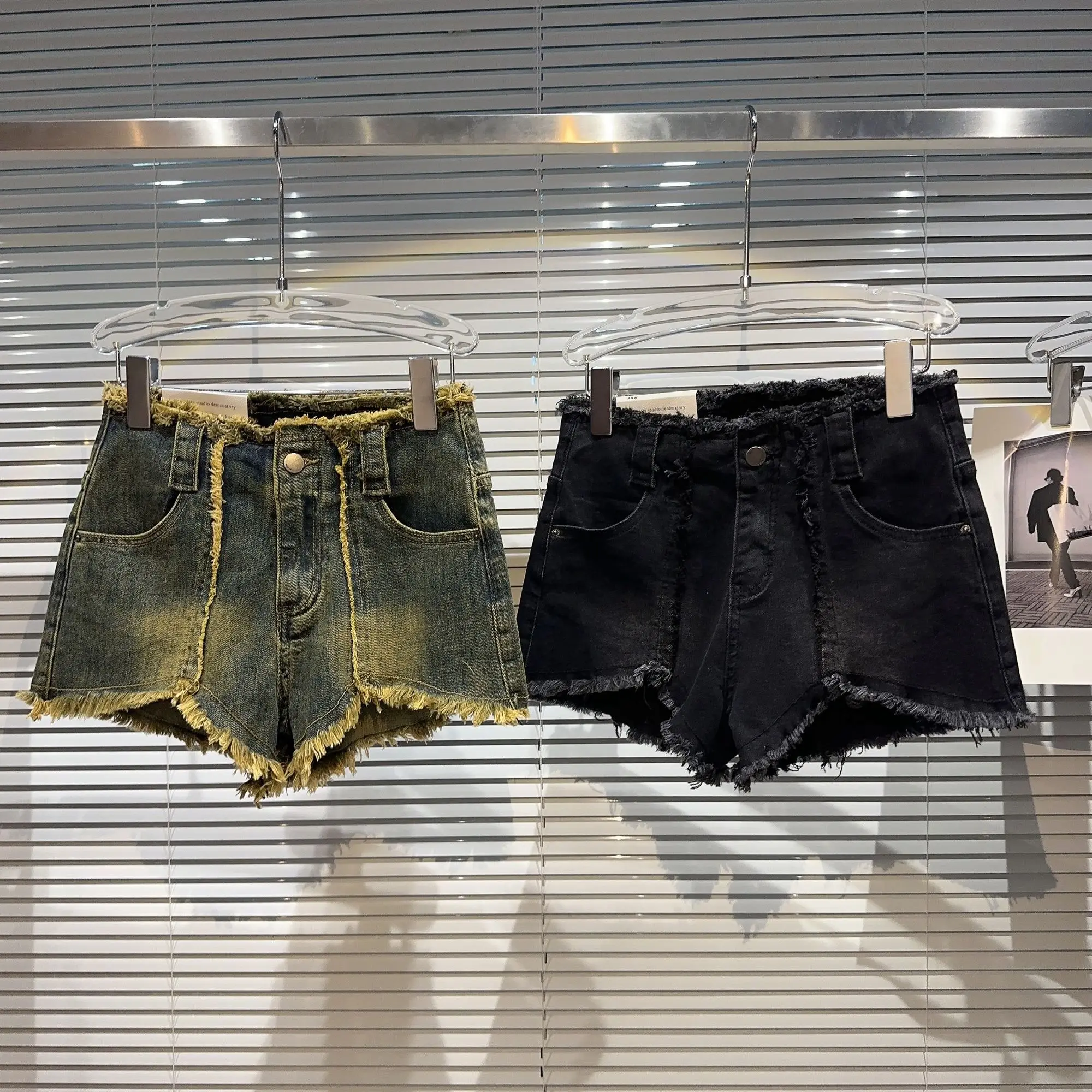 

2023 Summer Street Style Retro Wash Water Fur Edge Slim Fit Denim Shorts Hot Pants