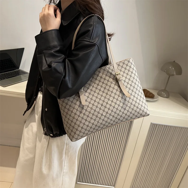New Fashionable Women's Casual Commuter Handbag Large Capacity Shoulder Bag Texture Versatile Tote