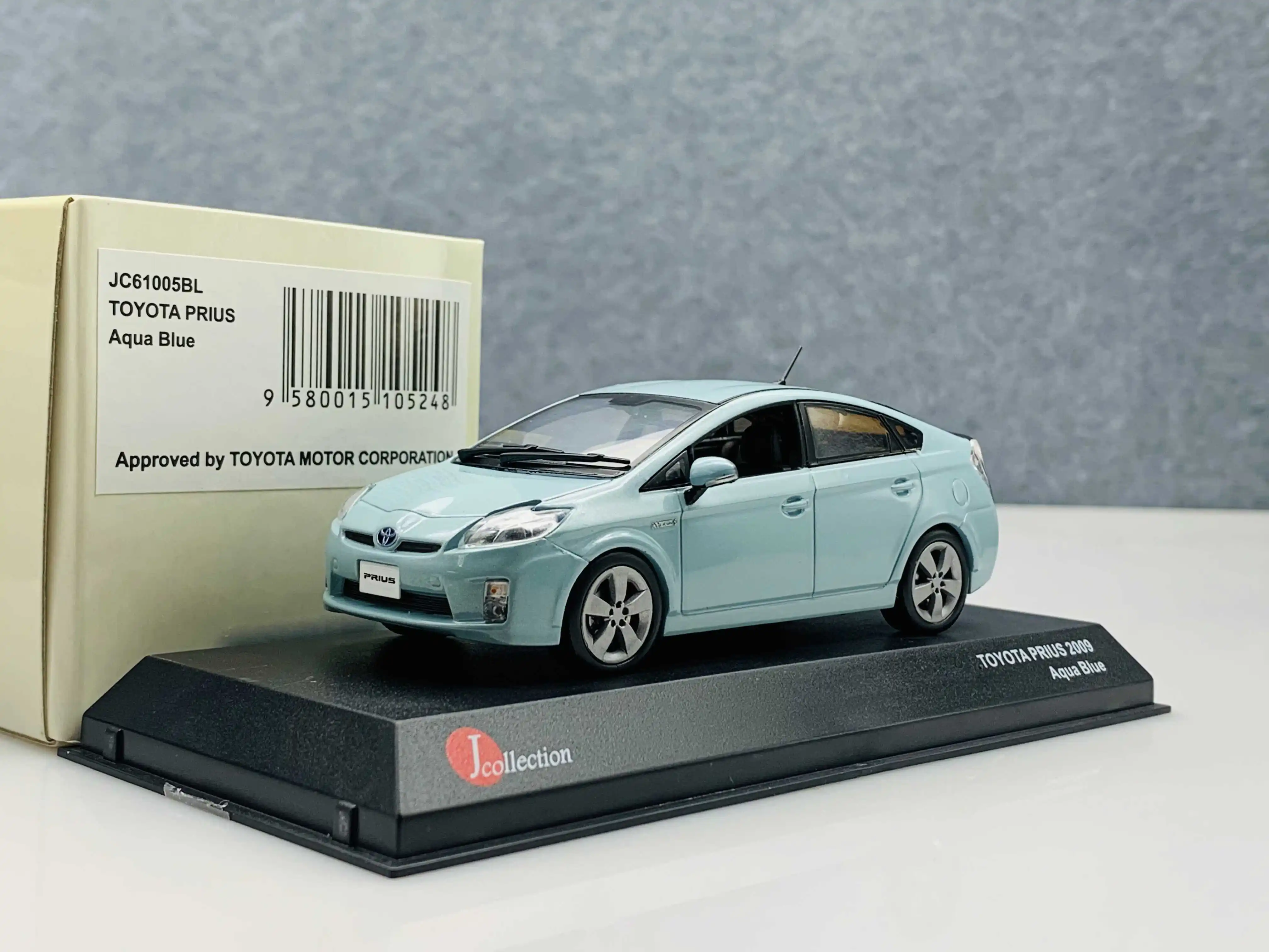 Фото Модель автомобиля Toyota PRUIS из сплава, масштаб 1:43, серия J-COLLECTION №1