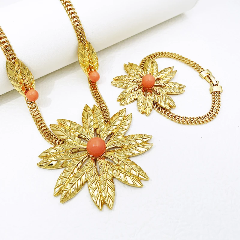 Комплект женских украшений из колье серёг браслета кольца искусственного