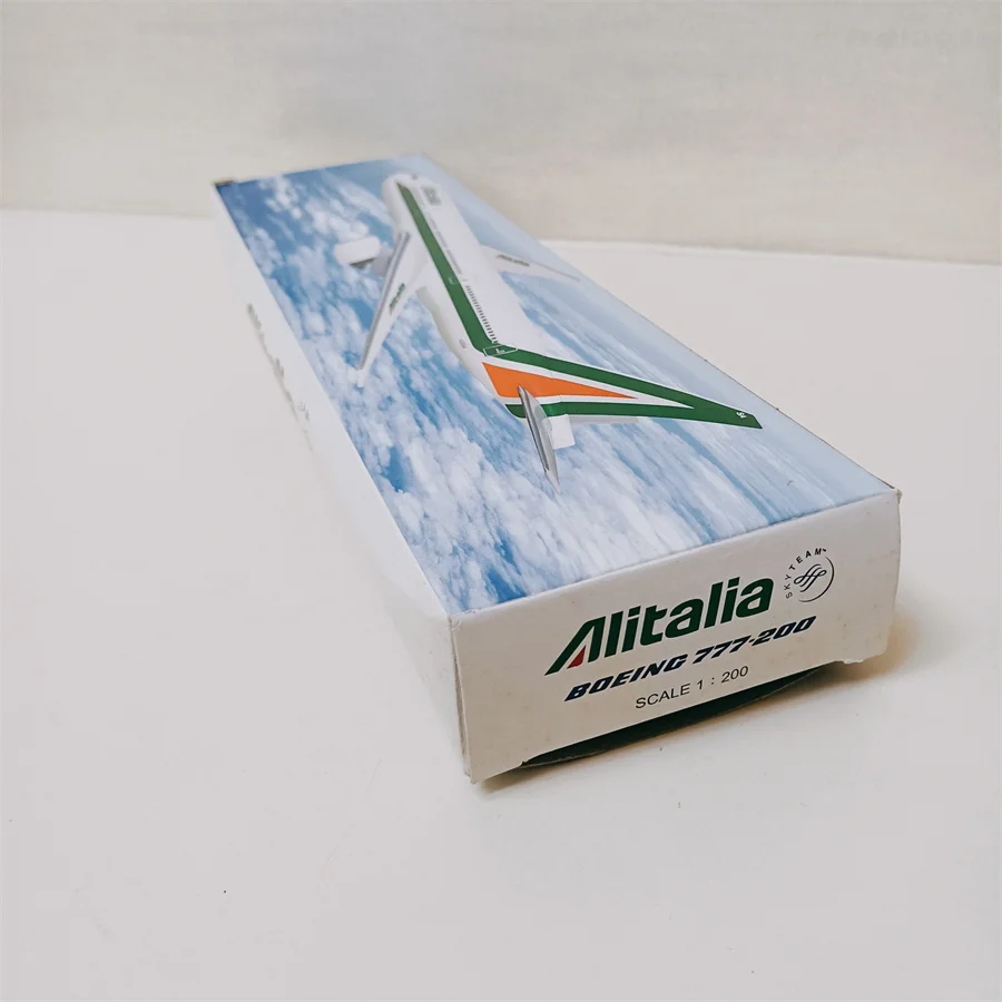 Авиационная итальянская Alitalia модель самолета Боинг 777 B777-200 Airlines масштаб 1:200