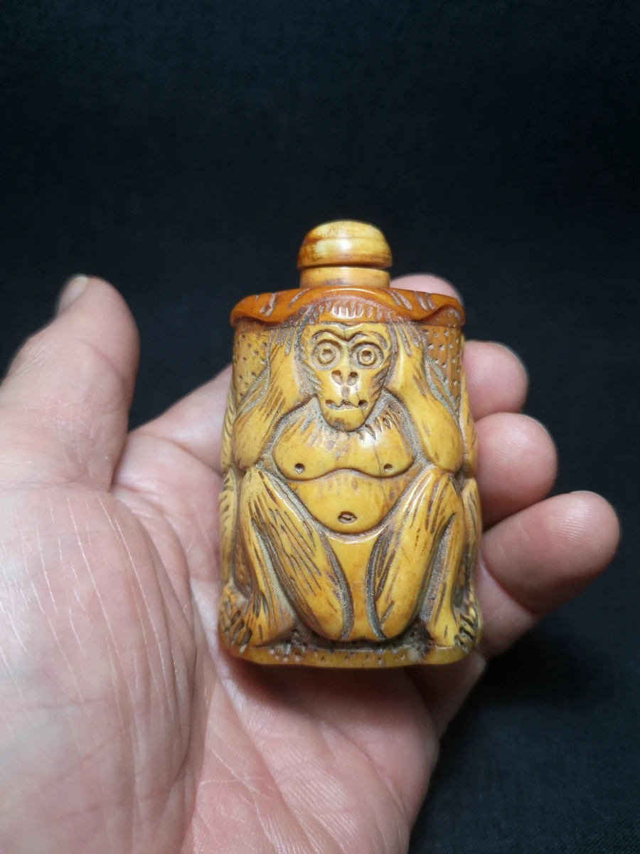 

YIZHU CULTUER ART Collection Ornaments Asian China Old Hand Carved Lovely 3 Monkey Snuff Bottles Family Decoration
