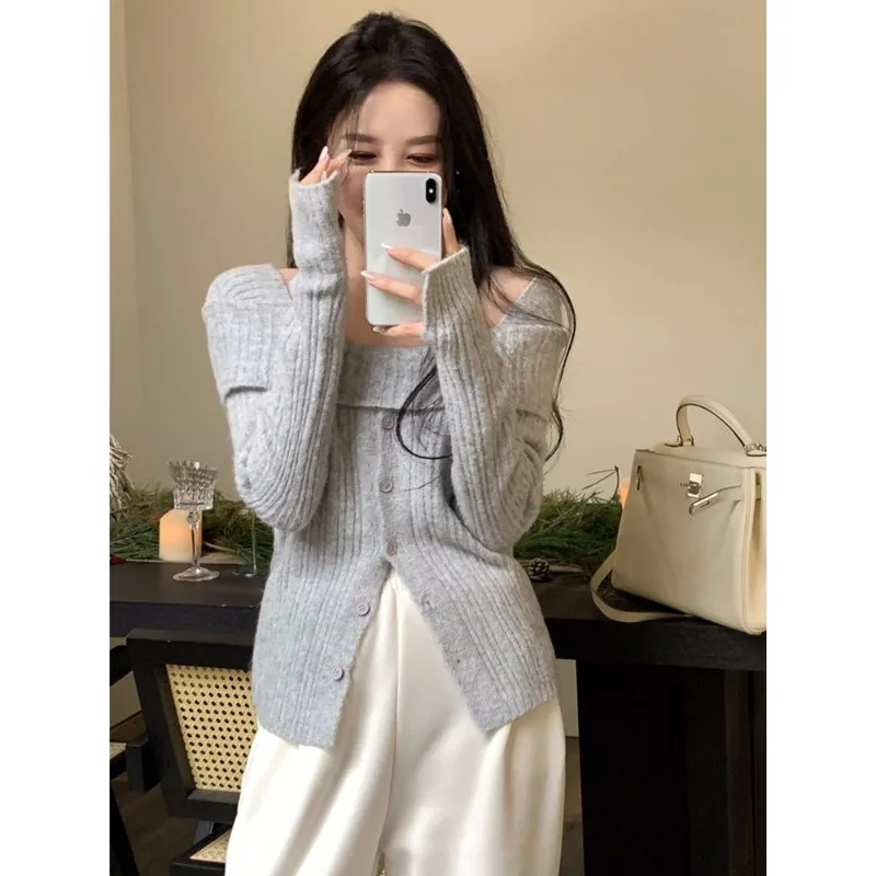 Рисунок 4 - Женский трикотажный свитер с открытыми плечами