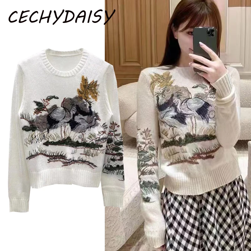 Свитер женский трикотажный с вышивкой круглым вырезом и длинным рукавом - купить