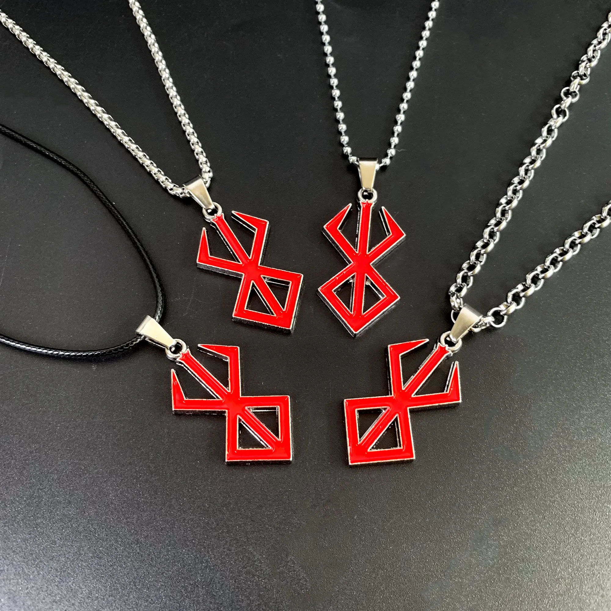 Ожерелье с кулоном в виде черного меча для мужчин и женщин