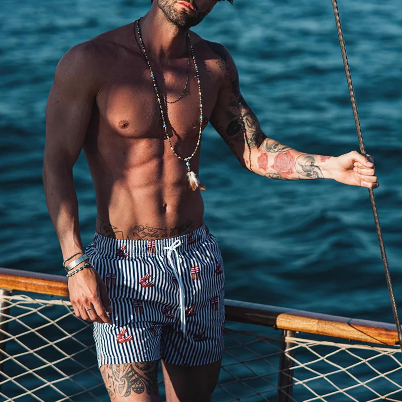 Рисунок 2 - Шорты мужские в полоску с карманами