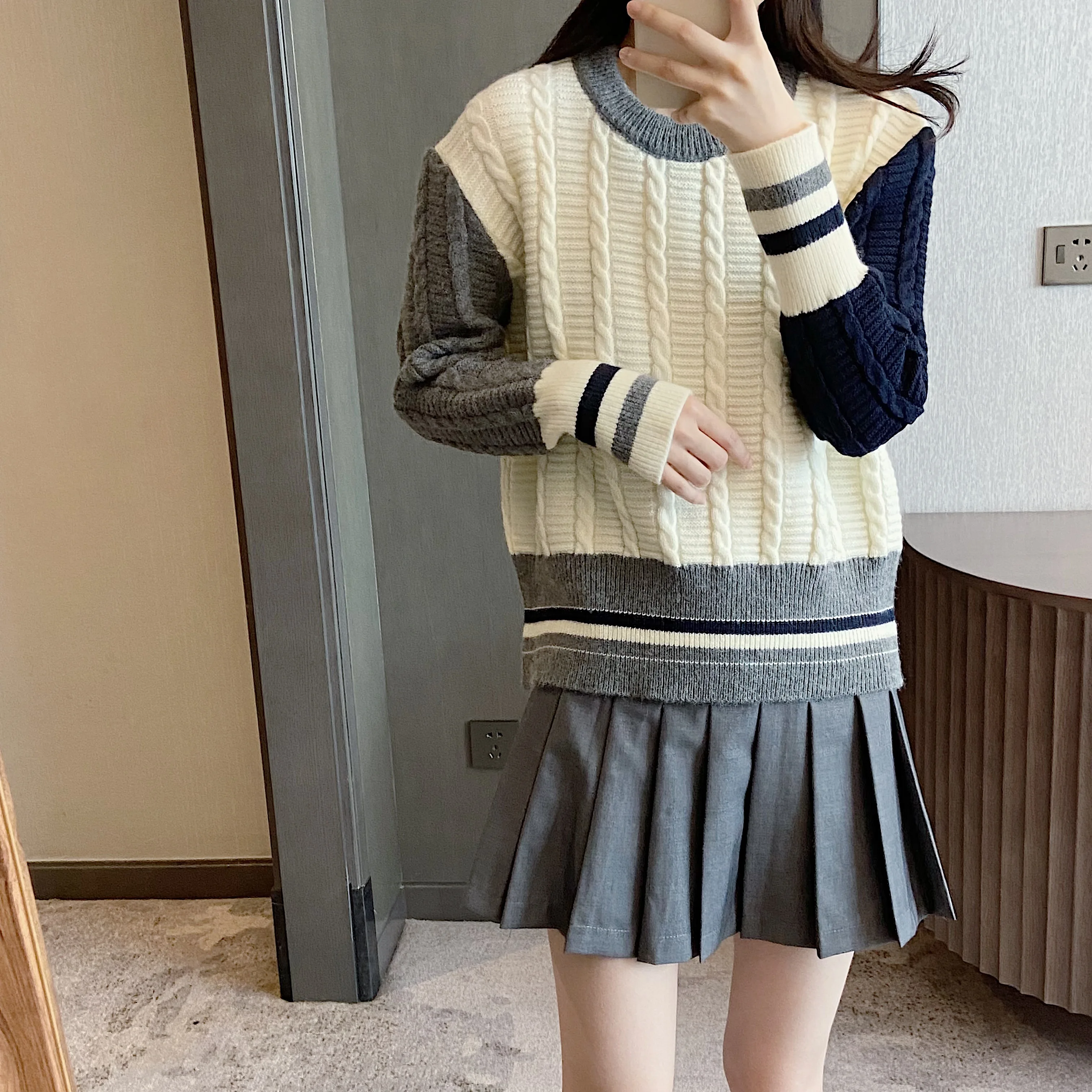 TB High Quality Korean Fashion Women's Twist Minority Color Matching Wool Knitting Pullover Top